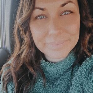 Meet your Posher, Cassandra